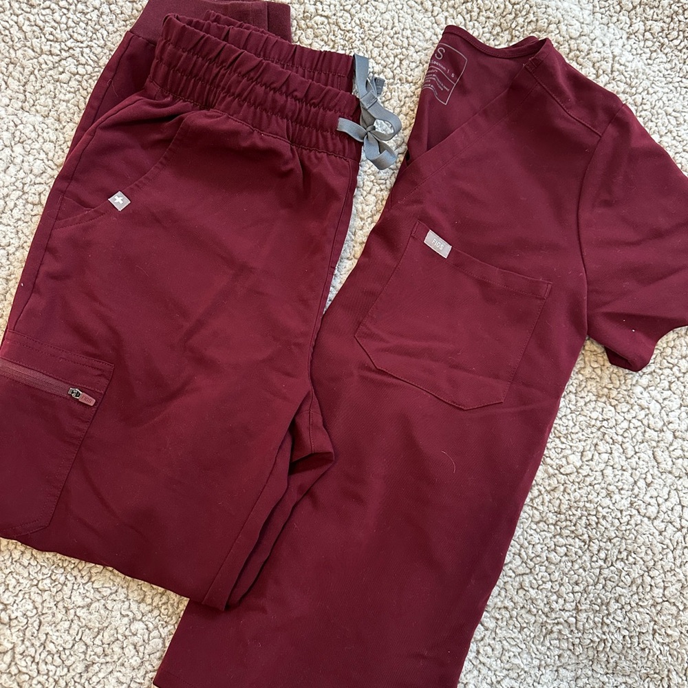 FIGS Scrub Set – Burgundy | Size S Top + S Pants